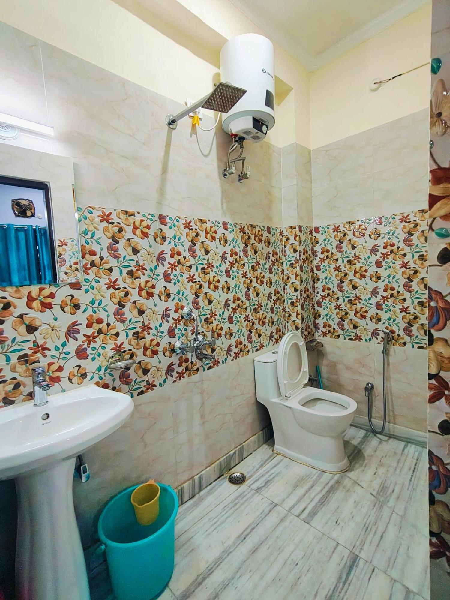 Deepak Homestay Rishikesh Bagian luar foto